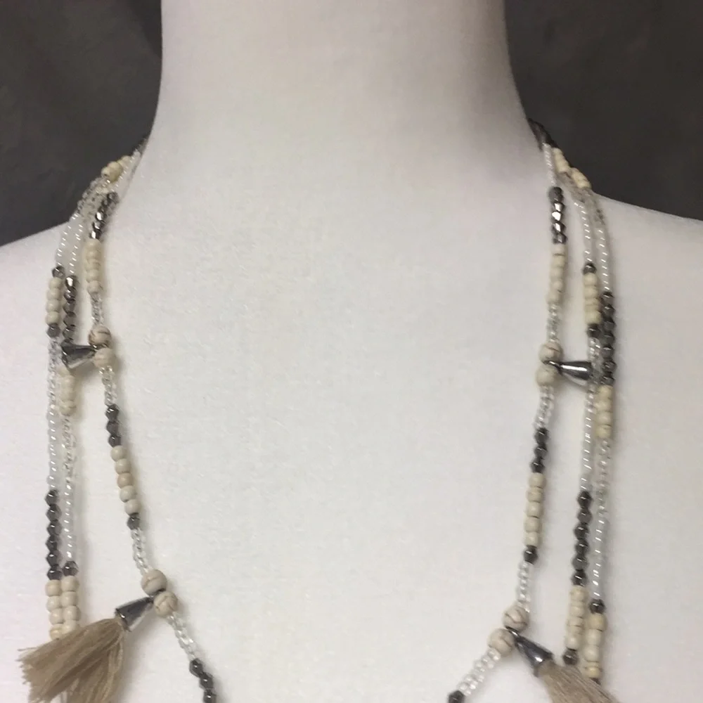 Vintage 1946 White& Gray Beaded Necklace - Picture 3 of 8